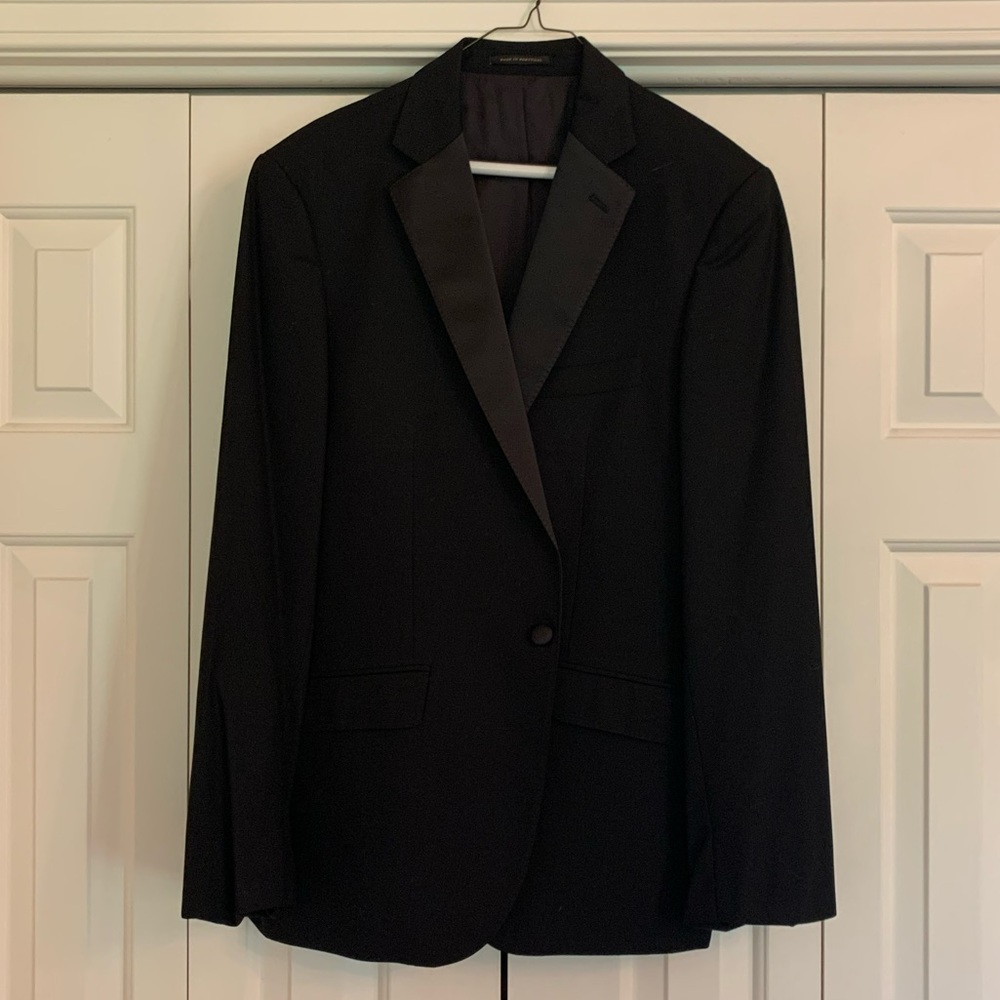 J. Hilburn custom made tux 44L 35x32